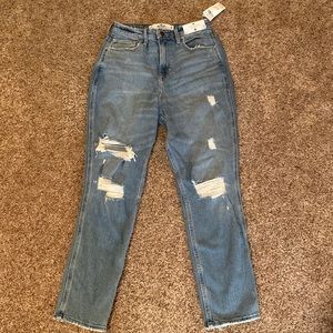Hollister Curvy High-Rise Mom Jean